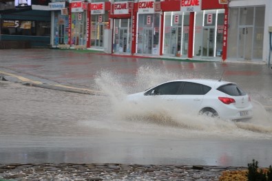 Kahramanmaraş'ta Sağanak Yağmur Etkili Oluyor
