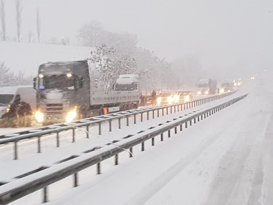 Kar Geçit Vermedi Açıklaması Karadeniz'i İstanbul'a Bağlayan Yol Kapandı
