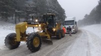 KIŞ LASTİĞİ - Kazdağları'nda Kar Yağışı Trafiği Olumsuz Etkiliyor