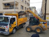 AKMESCIT - Sel Basan Mahallede Cadde Ve Sokaklar Temizleniyor