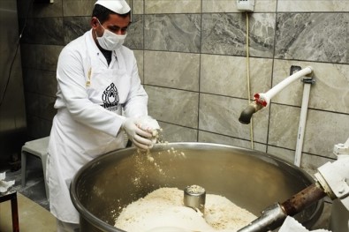 Artuklu'da Halk Ekmek Satış Noktalarında Satışlar Başladı