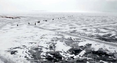 Çıldır Gölü'nde Buzlarla Görsel Şölen