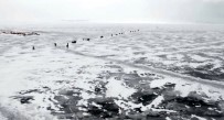 BUZ TUTAN GÖL - Çıldır Gölü'nde Buzlarla Görsel Şölen