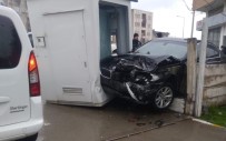 MEHMET ATALAY - Dört Aracın Karıştığı Kazada 3 Kişi Yaralandı