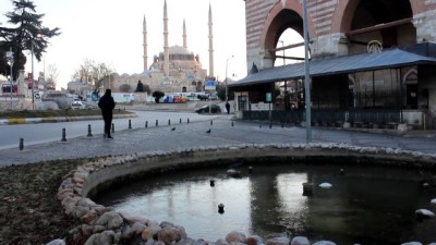 Edirne'de Süs Havuzları Dondu