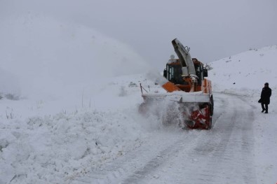 Elazığ'ın 6 İlçesinde Kar 77 Köy Yolunu Kapattı