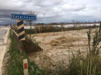 CEYHAN - Kadirli-Ceyhan Yolu Sel Nedeniyle Trafiğe Kapatıldı