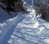 KAR KALINLIĞI - Kar Ambulansa Geçit Vermeyince Hasta Greyderle Taşındı