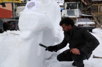 Kerata İle Kardan Heykeller Yapıyor Haberi