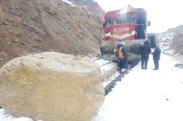 Kopan Kayaya Tren Çarptı, Facia Ucuz Atlatıldı Haberi