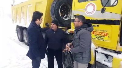 'Köy Yollarını Açık Tutmak İçin Canla Başla Çalışıyorlar'