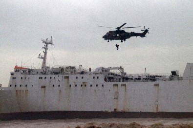 Mersin'de Karaya Oturan Gemide Nefes Kesen Kurtarma Operasyonu