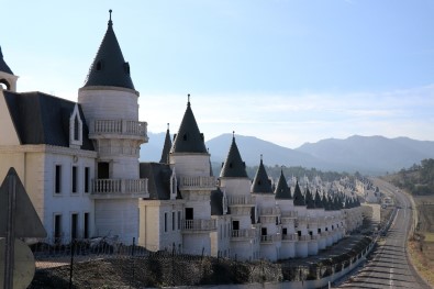 Mudurnu'daki Şato Tipi Evlerin Yapımına Devam İzni Çıktı