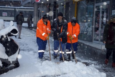 Nevşehir Belediyesi Karla Mücadelesini Sürdürüyor