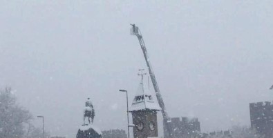 (Özel) Vinç Üzerinde Şehir Manzaralı Kar Selfiesi