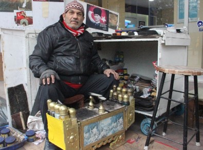 Siyasilerin Ve Sanatçıların Ayakkabı Boyacısı