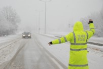 KAR LASTİĞİ - Tokat'ta Yoğun Kar Yağışı Ulaşımı Aksatıyor