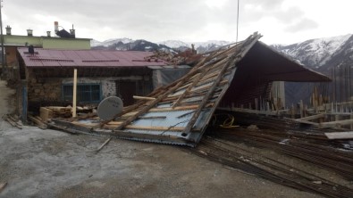 Trabzon'da Fırtına 200 Konut Ve 4 Kamu Binasına Zarar Verdi