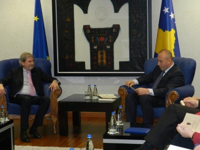 AB'nin Kosova'ya Baskısı Artıyor