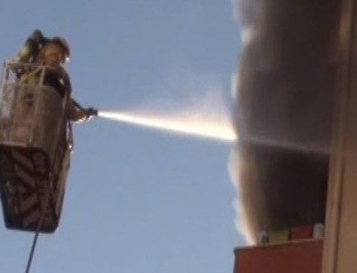 Beylikdüzü'nde 11 katlı binada yangın paniği