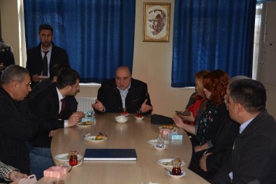 Hüseyin Mirkelam'dan Öğrencilere Karne Hediyesi