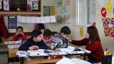 İzmirli Emine Öğretmen, Diyarbakırlı Öğrencilerin Her Şeyi Oldu