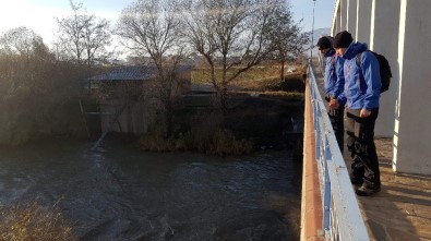JAK Timi Büyük Menderes Nehri'ne Düşen Şahsı Arıyor