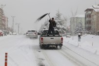KAR KÜREME ARACI - Karaman'da Kar Temizleme Çalışmaları Devam Ediyor
