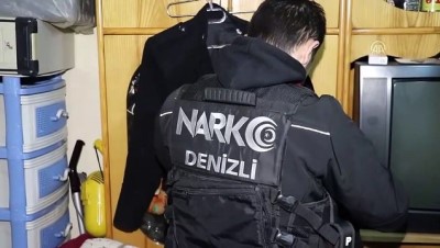 Oğlunun Sakladığı Uyuşturucuyu Polise Teslim Etti