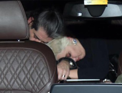 Sıla bir erkekle sarmaş dolaş yakalandı