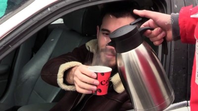 Soğuk Havada Sürücülere Çay Servisi
