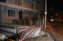 FAHRİ KORUTÜRK - Ankara'da İstinat Duvarı Çöktü Açıklaması İki Bina Boşaltıldı