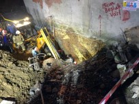 TOPRAK KAYMASI - Arnavutköy'de İnşaat Alanında Toprak Kayması