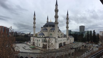 Balkanlar'ın En Büyük Camisi Tiran'da Hızla Yükseliyor
