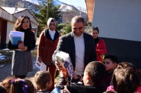 KARNE HEYECANI - Başkan Ali Uçak'tan Öğrencilere Karne Hediyesi