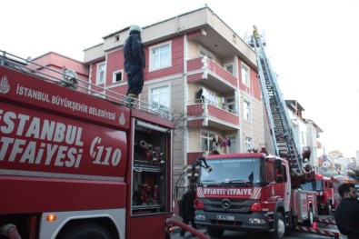 Çekmeköy'de Binanın Çatısında Çıkan Yangın Paniğe Neden Oldu