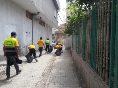 Cizre'de Belediye Ekiplerinden Hummalı Temizlik Çalışması