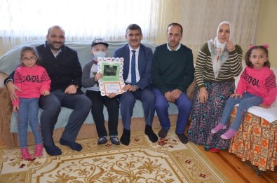 Kanser Hastası Ve Engelli Öğrencinin Evde Karne Heyecanı