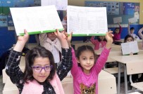 KARNE HEYECANI - Karneler Alındı, Yarıyıl Tatili Başladı