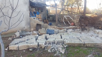 Şiddetli Rüzgar Bahçe Duvarını Yıktı