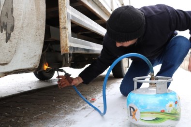 Tehlikeyi Hiçe Saydı, Mazot Deposuna Ateş Tuttu
