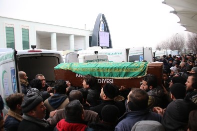 Yangında Ölen İki Suriyeli Karşıyaka'da Defnedildi