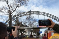 İTFAİYE ARACI - İntihar Teşebbüsünü, Film Çeker Gibi Kaydettiler