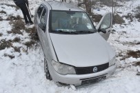 UÇAN OTOMOBİL - Kastamonu'da Siste Kontrolden Çıkan Otomobil Tarlaya Uçtu Açıklaması 3 Yaralı
