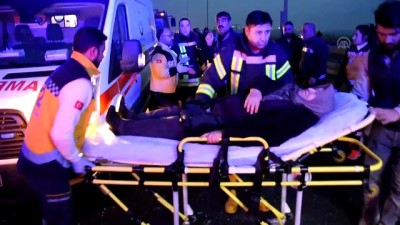 Manisa'da İki Otomobil Çapıştı Açıklaması 7 Yaralı