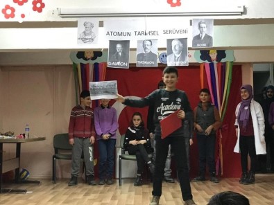Şuhut'ta Öğrencilere ''Bilimi Yaşıyorum'' Tiyatro Etkinliği Düzenlendi