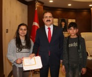 İDRIS AKBıYıK - Vali Akbıyık, Başarılı Öğrenciyi Ödüllendirdi
