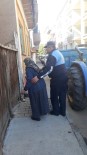 YAŞLI KADIN - Alaşehir Zabıtası Kayıp Vatandaşı Ailesine Kavuşturdu