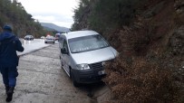 Antalya'da Trafik Kazası Açıklaması 3 Yaralı