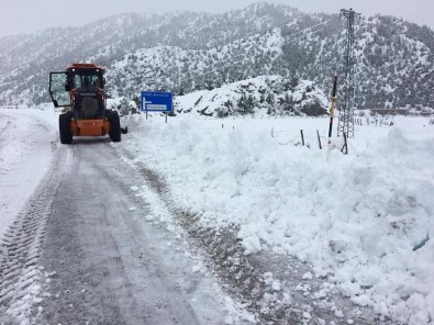 Derebucak'ta Kar Yağışı Hayatı Olumsuz Etkiliyor